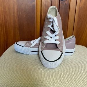 Airwalk Converse Look Alike Sneakers